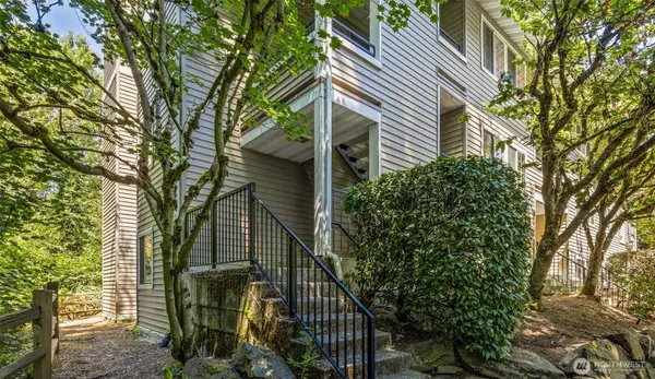 Kirkland, WA 98034,9822 NE 122nd ST #U201