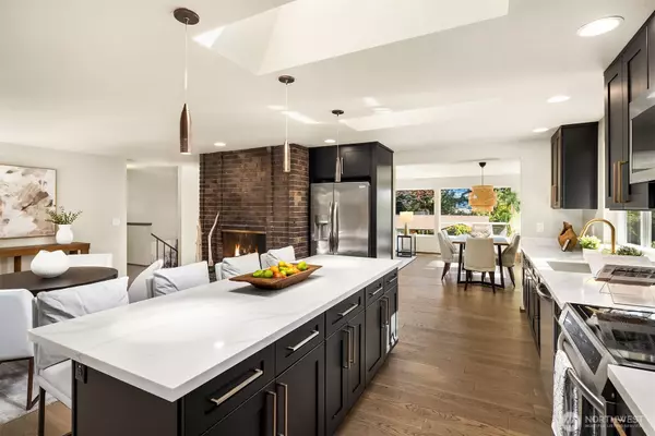 Lake Forest Park, WA 98155,15713 37th AVE NE