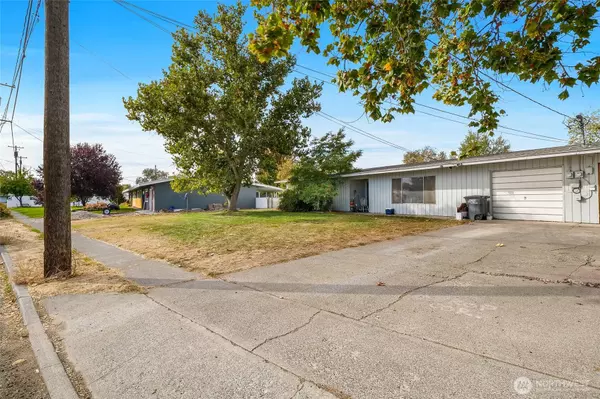 Moses Lake, WA 98837,9023 McConnell DR #A