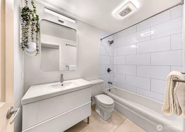 Seattle, WA 98103,911 N 73rd ST #401