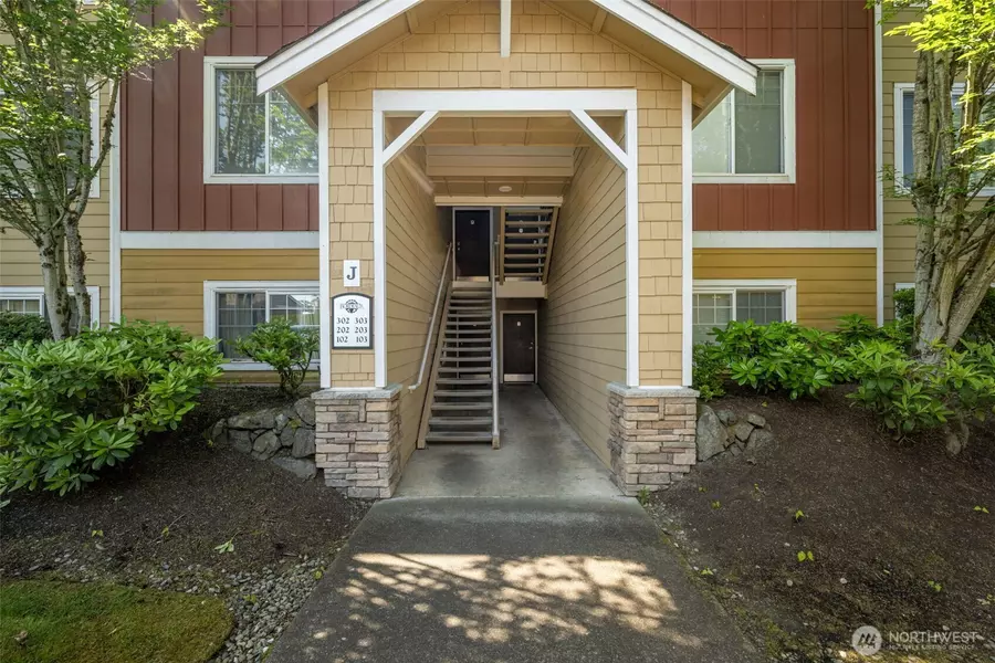 710 240th WAY SE #J302, Sammamish, WA 98074