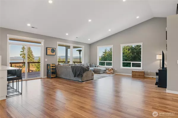 Castle Rock, WA 98611,250 Red Rock DR