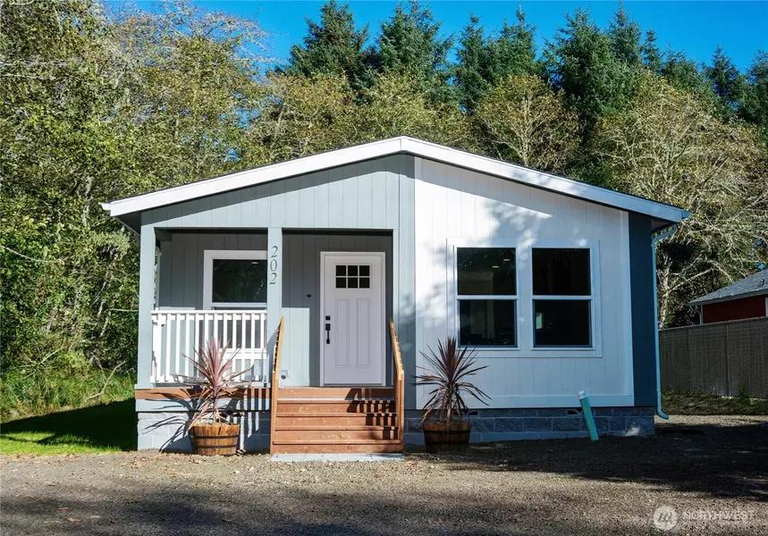 202 E Rain ST, Ocean Shores, WA 98569