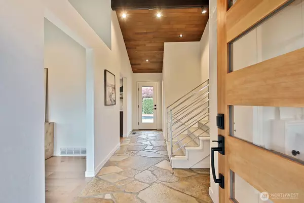 Clinton, WA 98236,6556 Humphrey RD