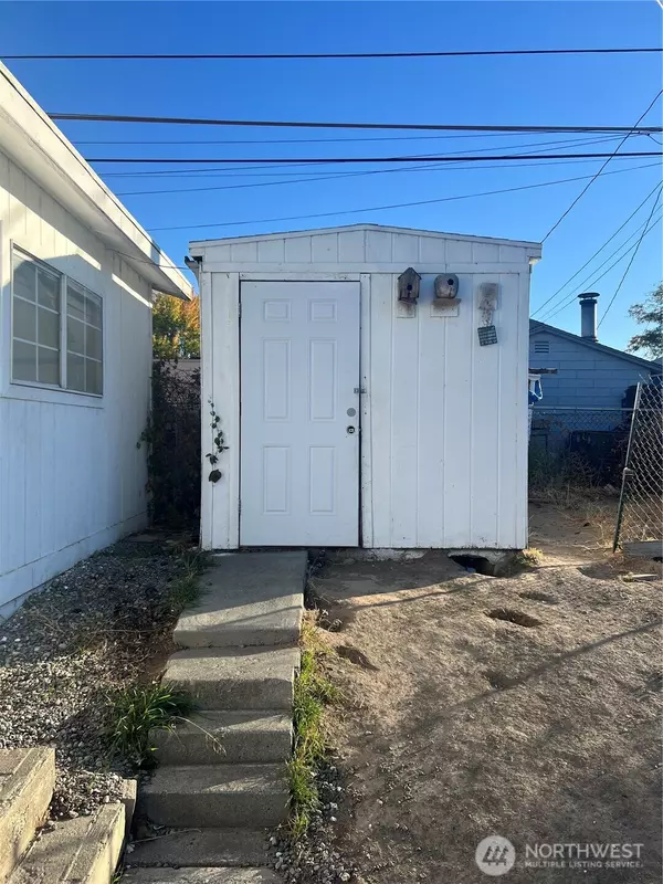 Moses Lake, WA 98837,321 W Loop DR