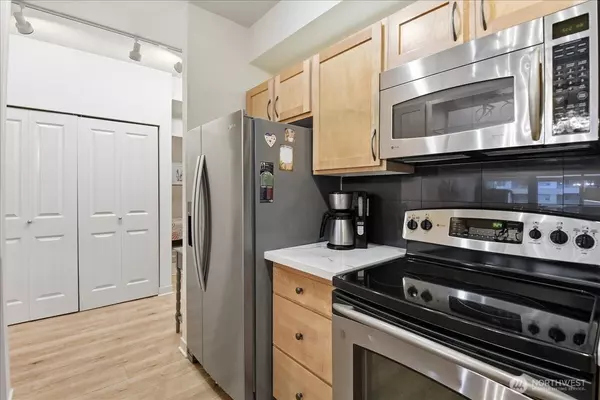 Bellevue, WA 98004,300 110th AVE NE #412