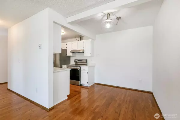 Seattle, WA 98119,2034 14th AVE W #302