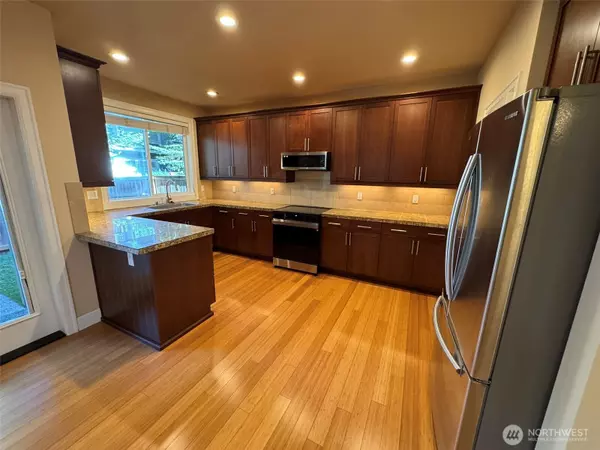 Kirkland, WA 98033,12312 NE 86th WAY