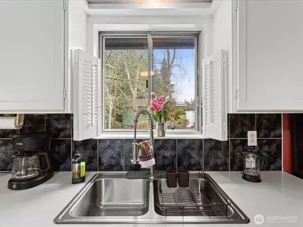 Burien, WA 98148,16445 Ambaum BLVD S