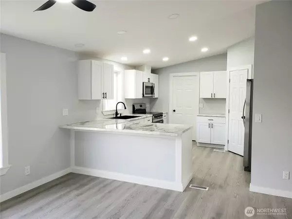 Enumclaw, WA 98022,1953 Pine Cone AVE #106