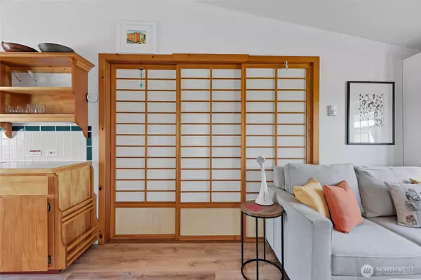 Seattle, WA 98102,2727 Fairview AVE E #18
