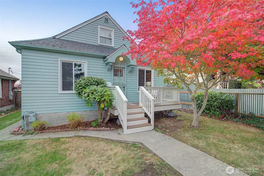 4021 40th AVE SW, Seattle, WA 98116