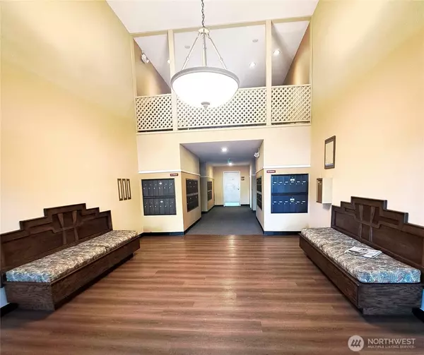 Seattle, WA 98133,13717 Linden AVE N #215