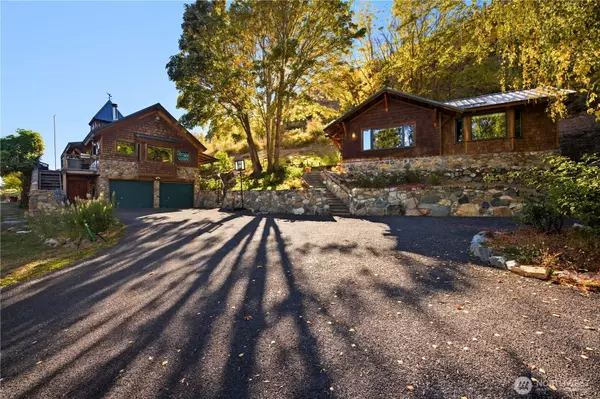 16495 S Lakeshore RD, Chelan, WA 98816