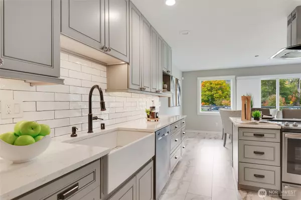 Kirkland, WA 98034,9715 NE Juanita DR #206B