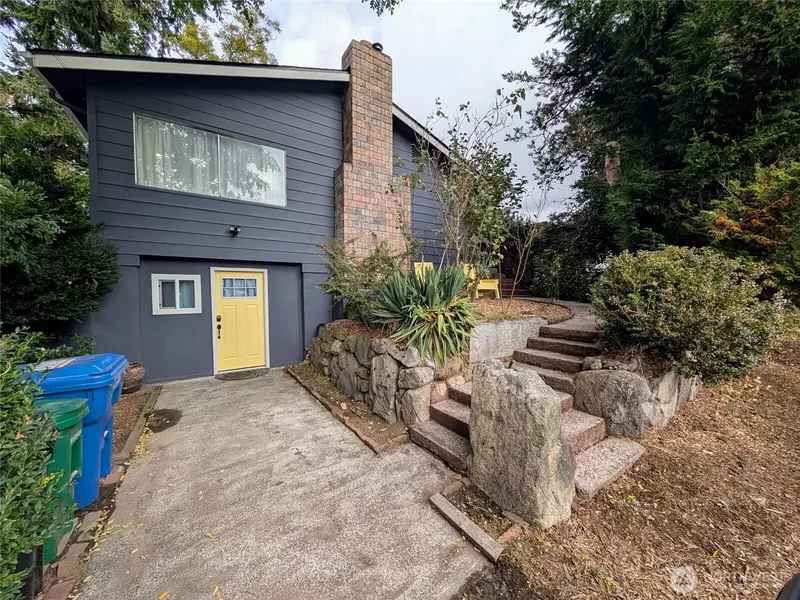 936 N 101 ST, Seattle, WA 98133