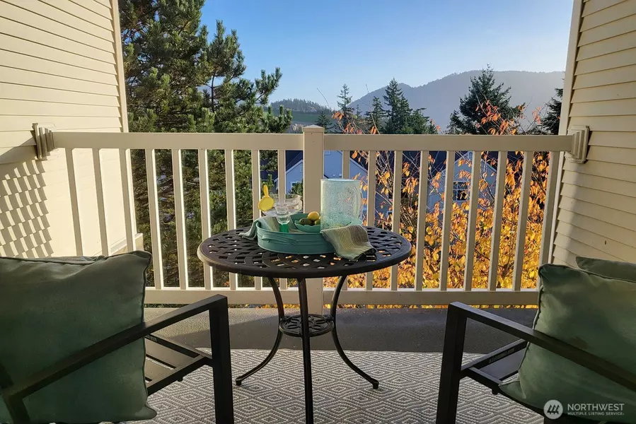 23420 SE Black Nugget RD #C303, Issaquah, WA 98029