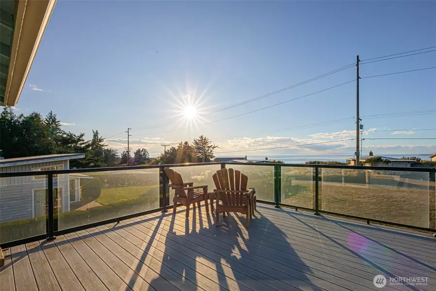 1975 Island View RD, Oak Harbor, WA 98277