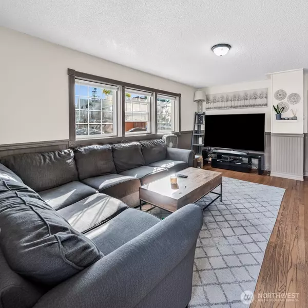 Renton, WA 98056,2716 NE 5th PL