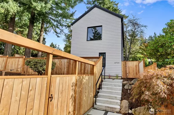 13726 22nd AVE NE #3, Seattle, WA 98125