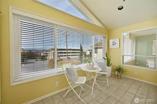 Edmonds, WA 98020,233 3rd AVE S #304