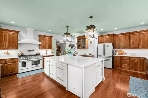 Fox Island, WA 98333,1090 Paha View DR