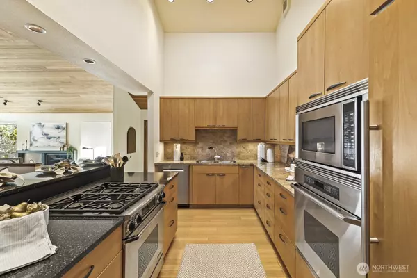 Redmond, WA 98052,2860 W Lake Sammamish Pkwy NE