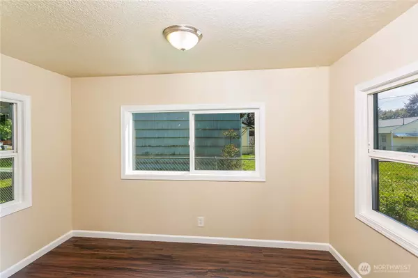 Longview, WA 98632,1617 7th AVE