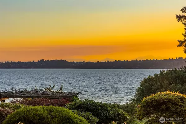 Kirkland, WA 98033,6620 Lake Washington BLVD NE #101