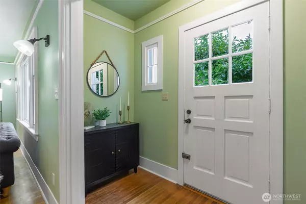 Shoreline, WA 98155,18921 16th AVE NE