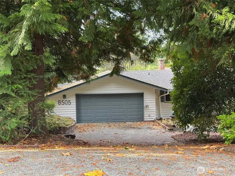 8505 NE 27th PL, Clyde Hill, WA 98004