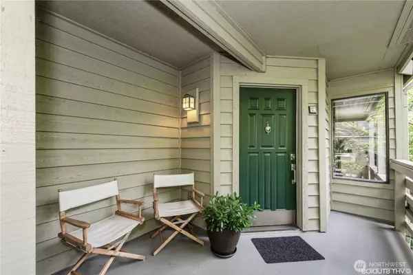 Bellevue, WA 98004,1372 Bellevue WAY NE #2