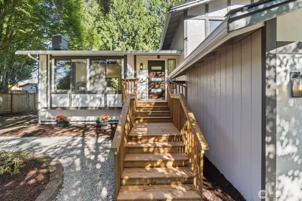 Edmonds, WA 98026,15217 48th AVE W