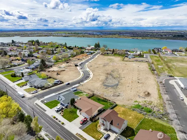 Moses Lake, WA 98837,605 Dorsing ST