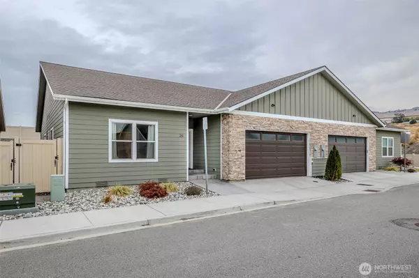 211 21st ST NW, East Wenatchee, WA 98802