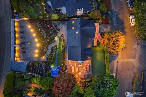 Seattle, WA 98199,2459 Montavista PL W