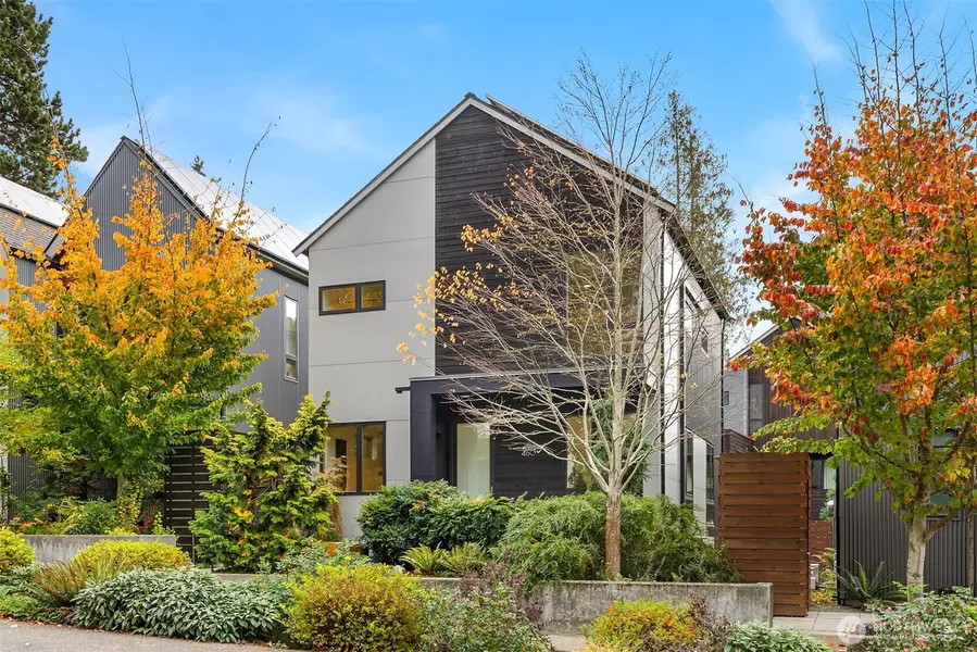 460 Grow AVE NW, Bainbridge Island, WA 98110