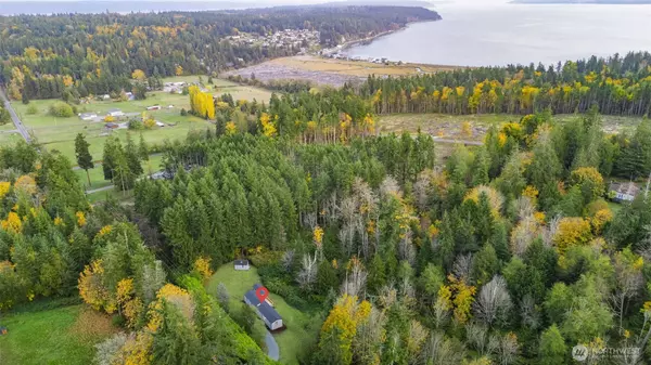 32 E Mountain View RD, Camano Island, WA 98282