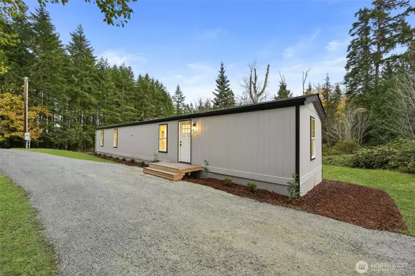 32 E Mountain View RD, Camano Island, WA 98282