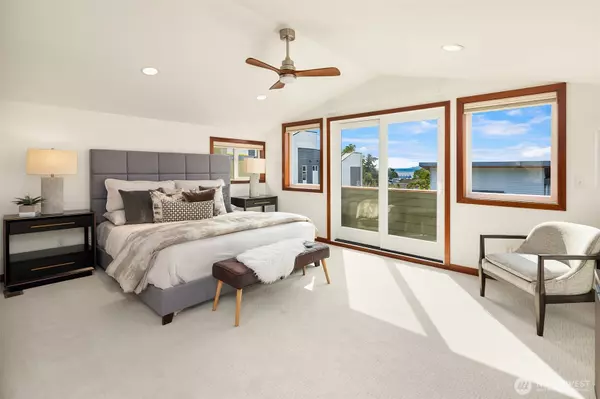 Seattle, WA 98119,1915 9th AVE W