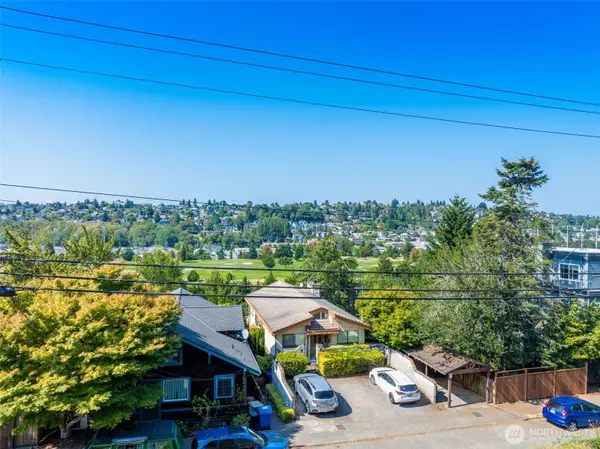 Seattle, WA 98119,2552 14th AVE W #202