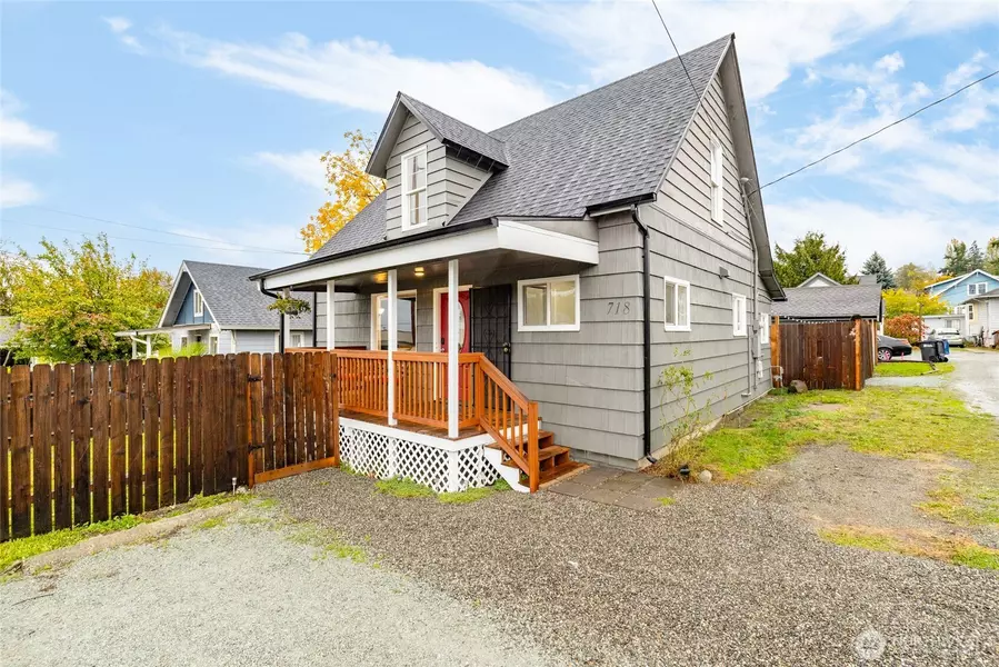 718 N 1st ST, Mount Vernon, WA 98273