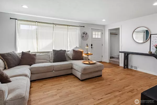 Puyallup, WA 98372,728 5th ST SE