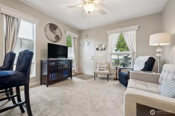 Enumclaw, WA 98022,806 Pine DR