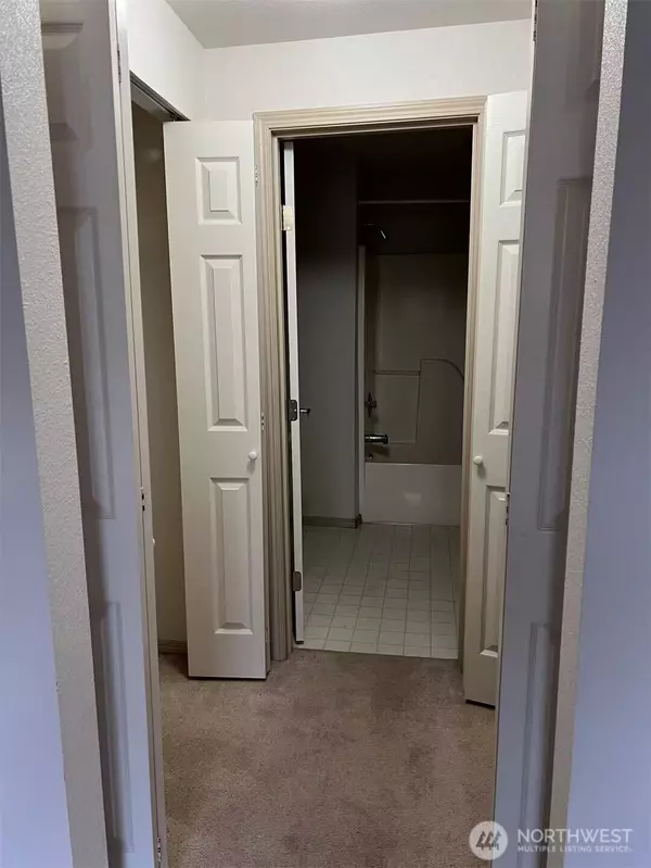 Renton, WA 98056,1160 Monroe AVE NE #D2