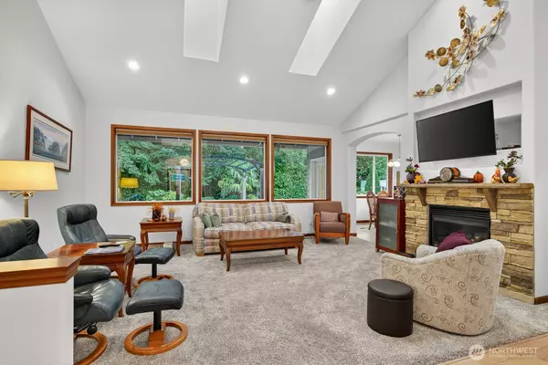 Camano Island, WA 98282,307 Lauder LN