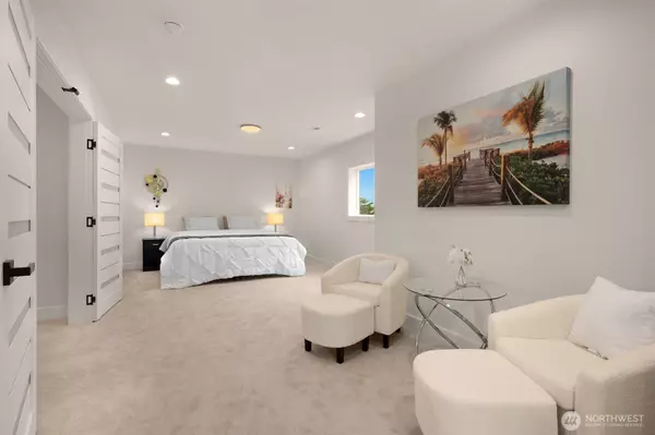 Seattle, WA 98105,4326 NE 44th ST