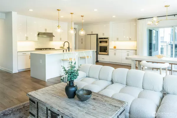 Bellevue, WA 98007,15558 NE 15th PL #301