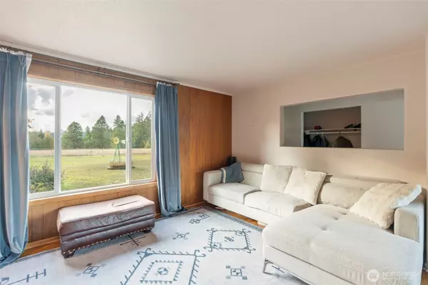 Winlock, WA 98596,450 Hawkins RD