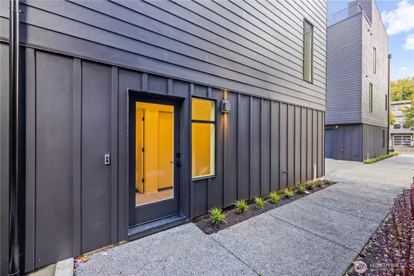 Seattle, WA 98106,4107 25th AVE SW